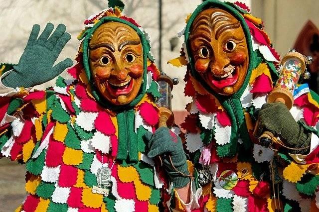 Personas disfrazadas en Carnaval