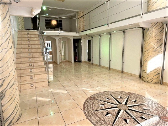 Local inmaculado en una de las calles comerciales de Calpe