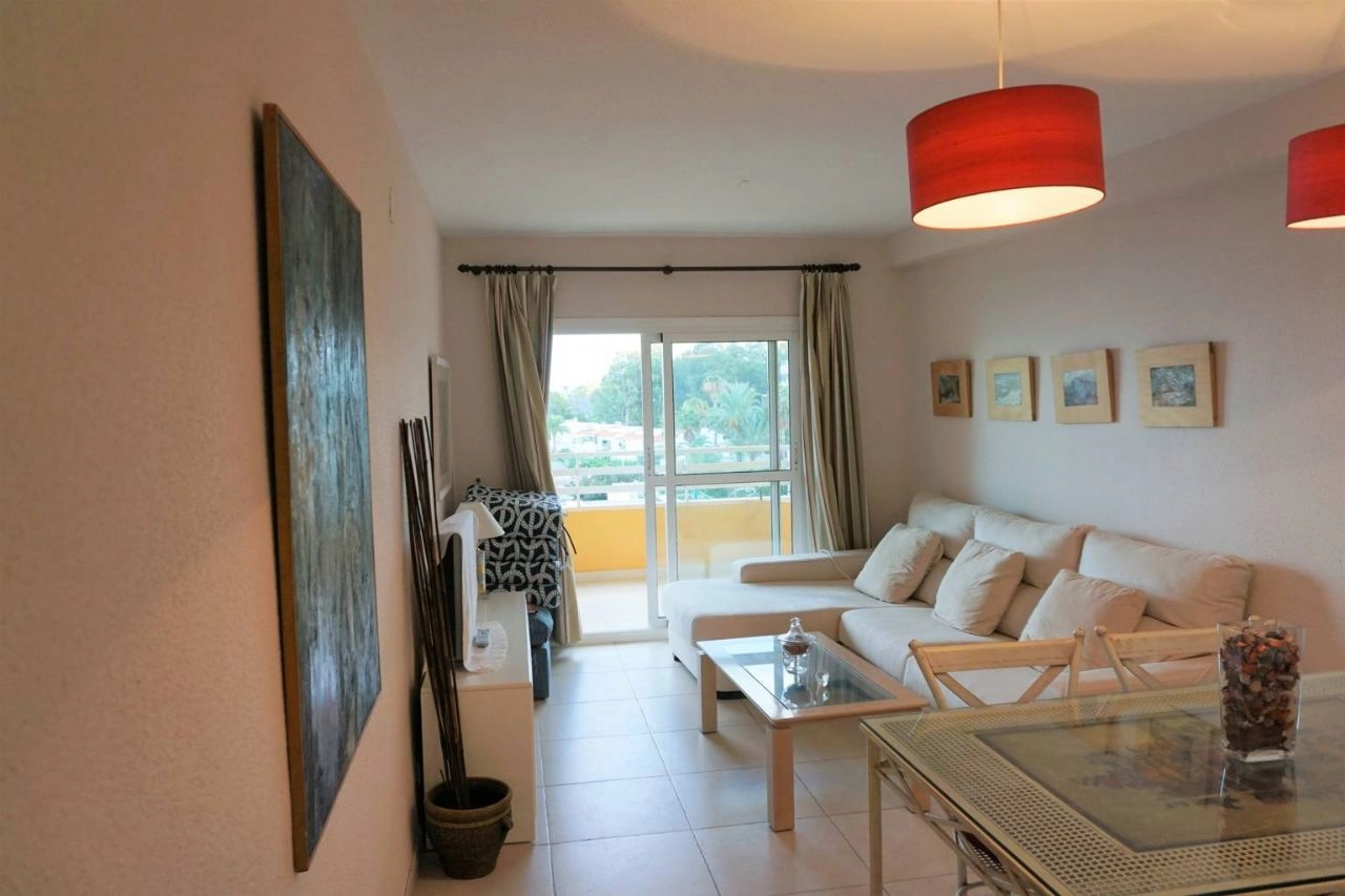 Salón del apartamento de 2 dormitorios en primera línea de playa