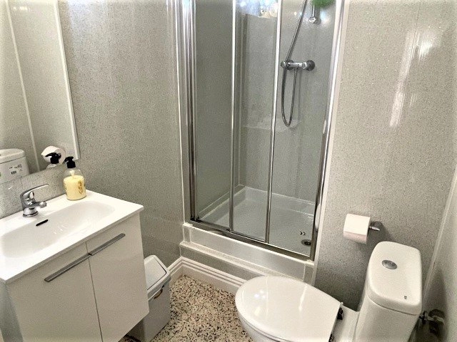 Amplio y luminoso apartamento en el centro de Calp 4 Baño con ducha