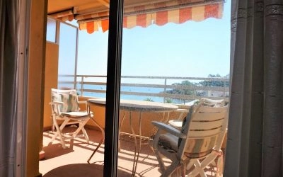 Coqueto apartamento en primera línea de playa en Calpe