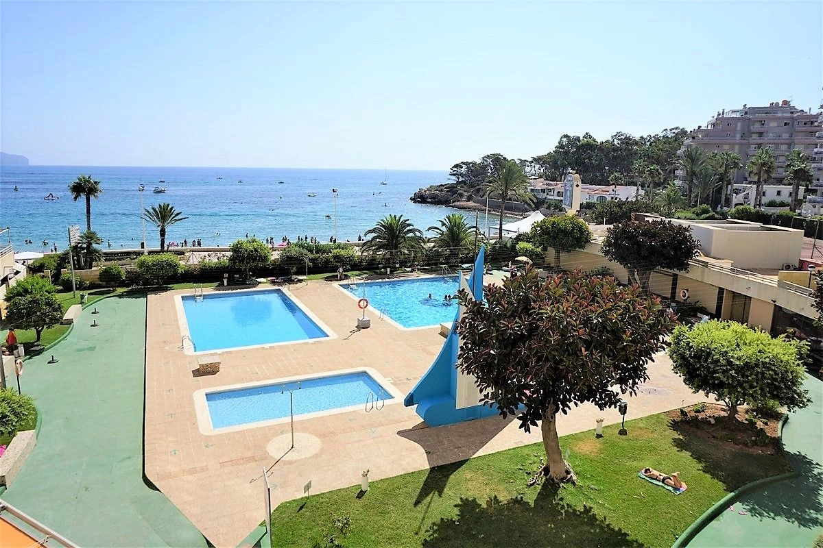 Coqueto apartamento en primera línea de playa en Calpe 4 Piscinas comunitarias del Coqueto apartamento en primera línea de playa en Calpe